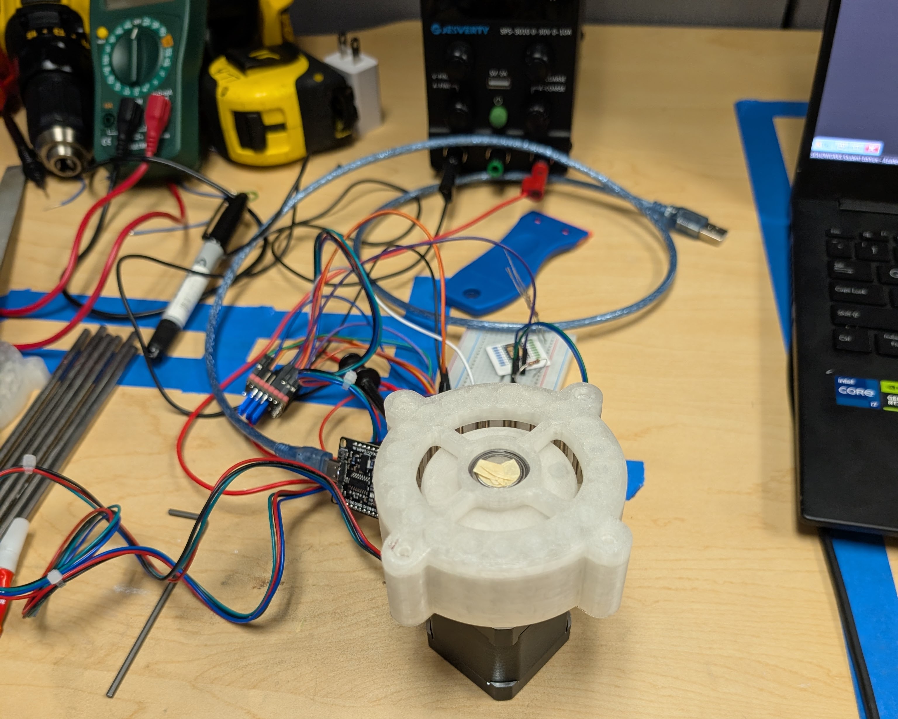 Cycloidal joint driven by a NEMA 17 stepper on the test bench